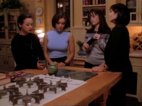 Charmed Season 1 (1998) - A Magical Beginning with Sisterly Bonds 2 Charmed Season 1  - Prue, Piper and Phoebe with a friend
